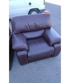 FAUTEUIL CUIR  / EN L’ETAT 