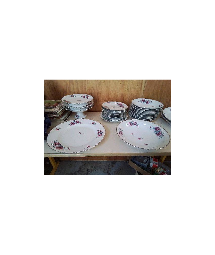 PLAT ROND PORCELAINE MOTIF ROSE 