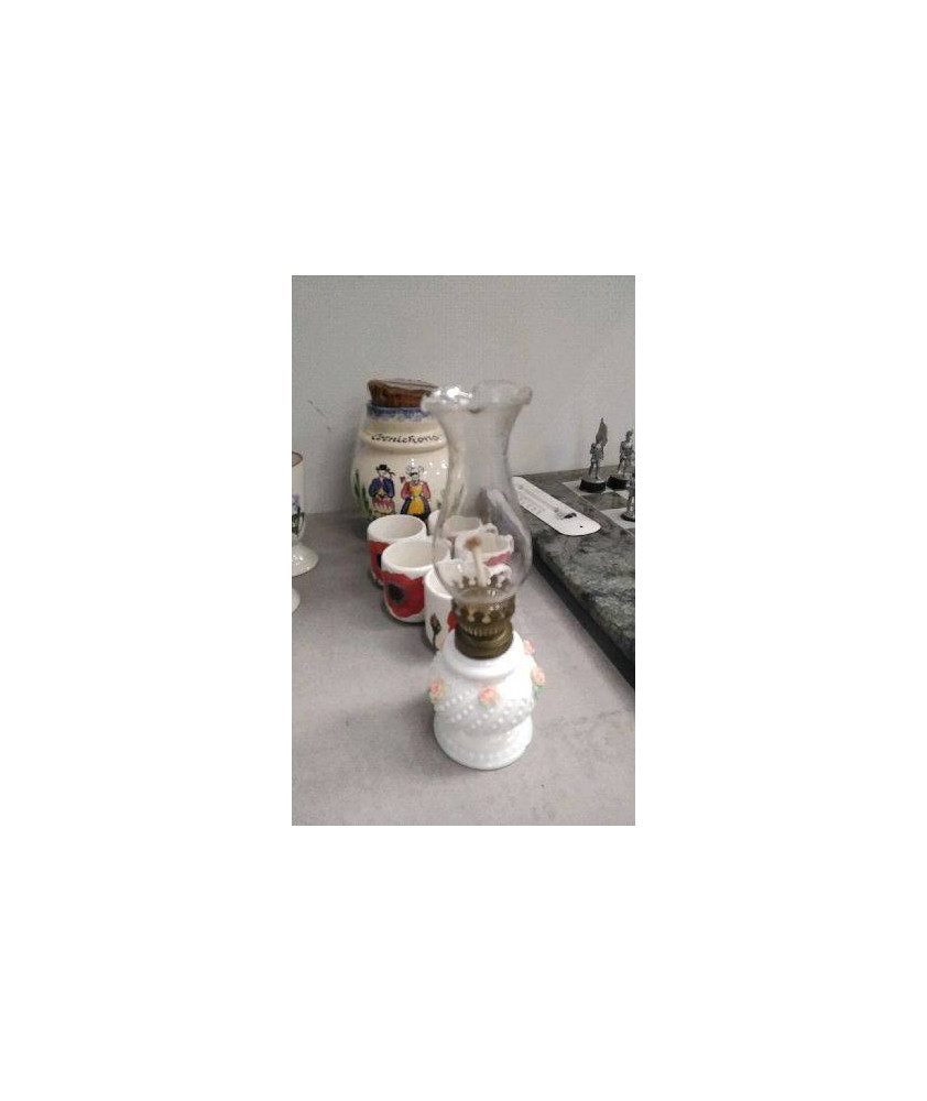 BIBELOT LAMPE A PETROLE 