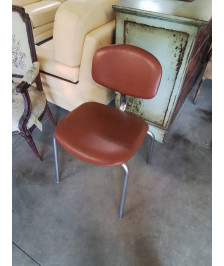 CHAISE PIÈTEMENT MÉTAL CHROMÉ ASSISE ET DOSSIER SKAÏ FAUVE STRAFOR ANNÉES 60