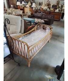 LIT BÉBÉ ROTIN ET VANNERIE ANNÉES 60 +MATELAS 60X140