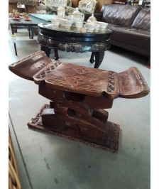 TABOURET BOIS EXOTIQUE SCULPTÉ ET GRAVÉ 