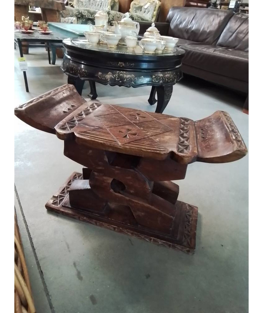 TABOURET BOIS EXOTIQUE SCULPTÉ ET GRAVÉ 