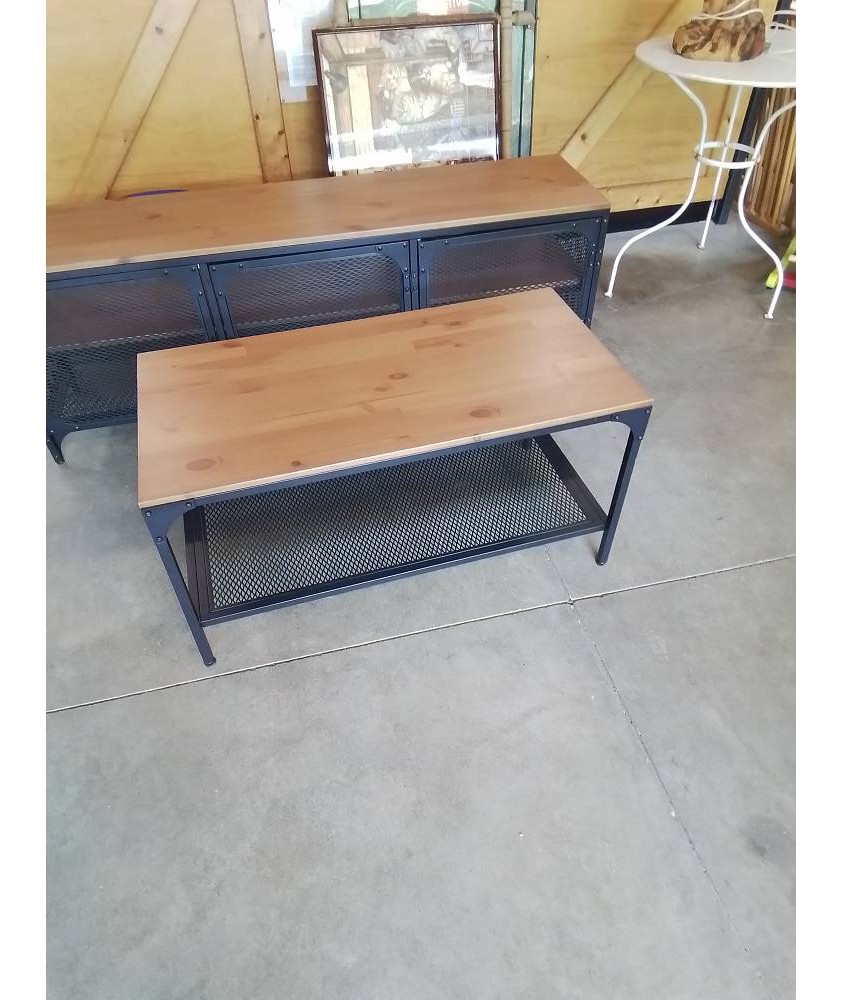 TABLE BASSE RECTANGULAIRE PIÈTEMENT MÉTAL NOIR GRILLAGÉ PLATEAU BOIS CLAIR TABLE BASSE RECTANGULAIRE PIÈTEMENT MÉTAL NOIR GRILLAGÉ PLATEAU BOIS CLAIR