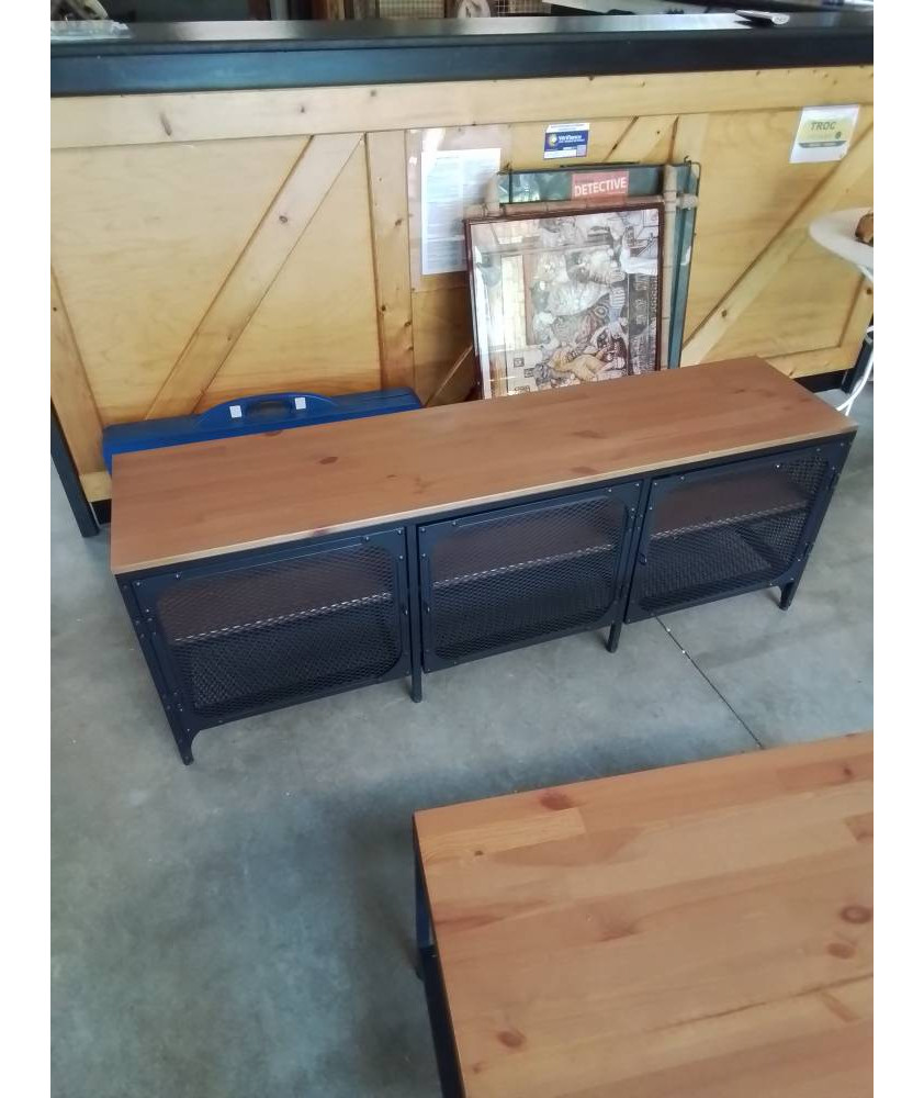 MEUBLE TV BAS MÉTAL GRILLAGÉ NOIR 3 PORTES DESSUS BOIS CLAIR 