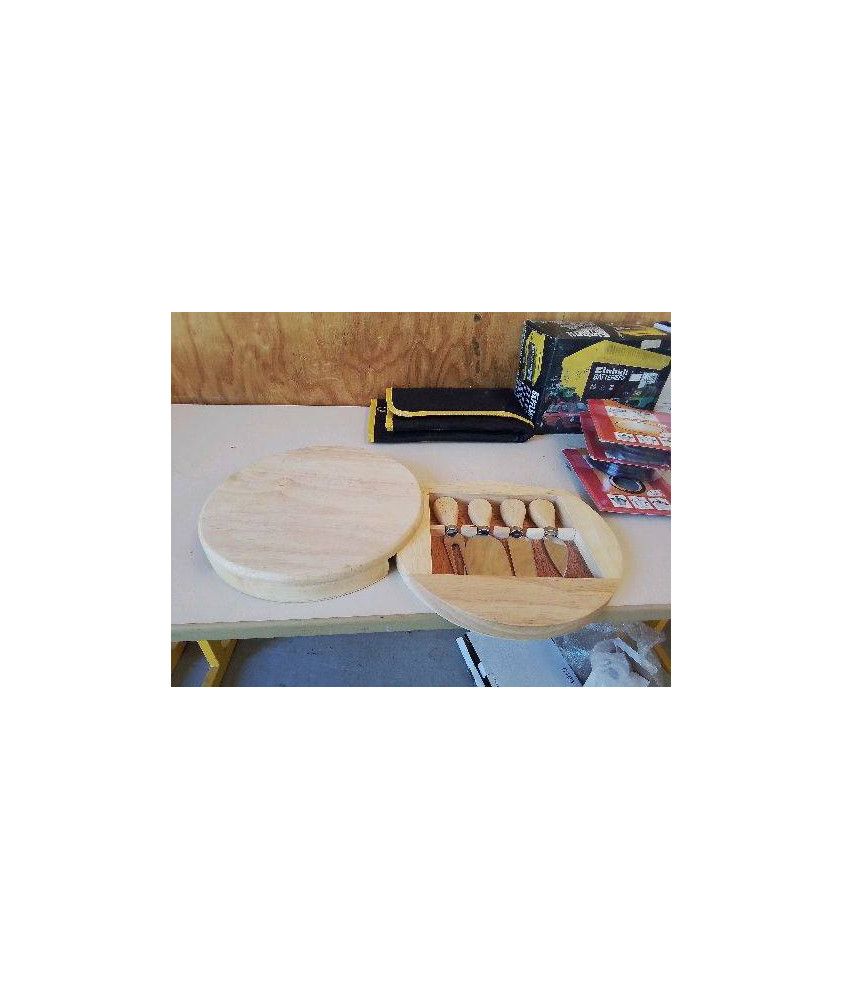 PLATEAU À FROMAGE AVEC SES COUTEAU 