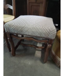 TABOURET STYLE LOUIS XIV RECTANGULAIRE A ENTRETOISE  TISSU TAUPE 