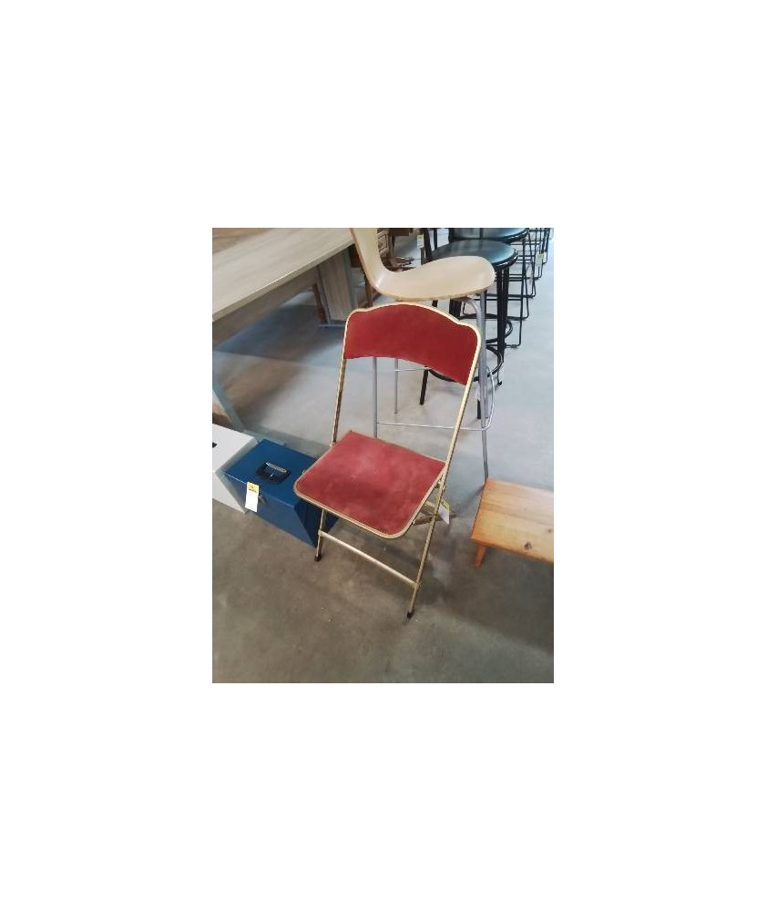 CHAISE DE SPECTACLE PLIANTE METAL DORÉ ASSISE ET DOSSIER VELOURS GRENAT ANNÉES 70