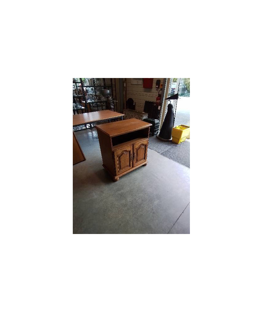 MEUBLE TV BOIS CLAIR MOULURÉ PIEDS BOULES 2 PORTES 