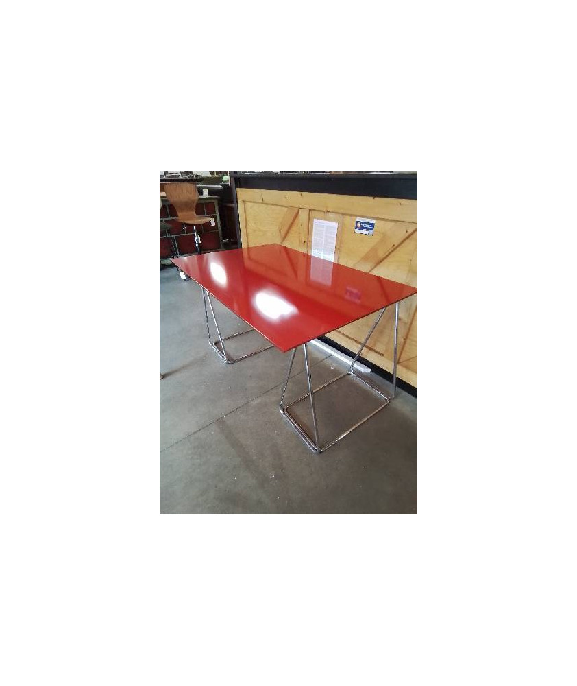 PLATEAU VERRE ROUGE SUR TRETEAUX MÉTAL CHROMÉ 