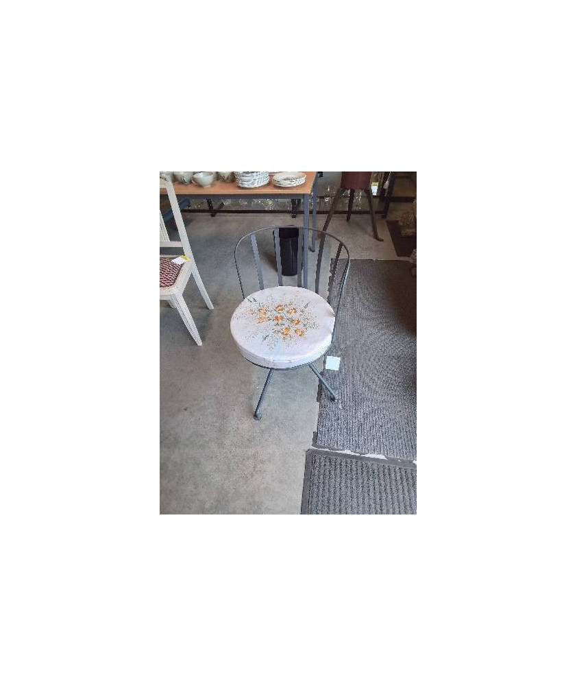 FAUTEUIL PIVOTANT PIÈTEMENT MÉTAL GRIS ASSISE TISSU ECRU AUX FLEURS FAUTEUIL PIVOTANT PIÈTEMENT MÉTAL GRIS ASSISE TISSU ECRU AUX FLEURS