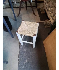 TABOURET BOIS PEINT ECRU PAILLÉ 