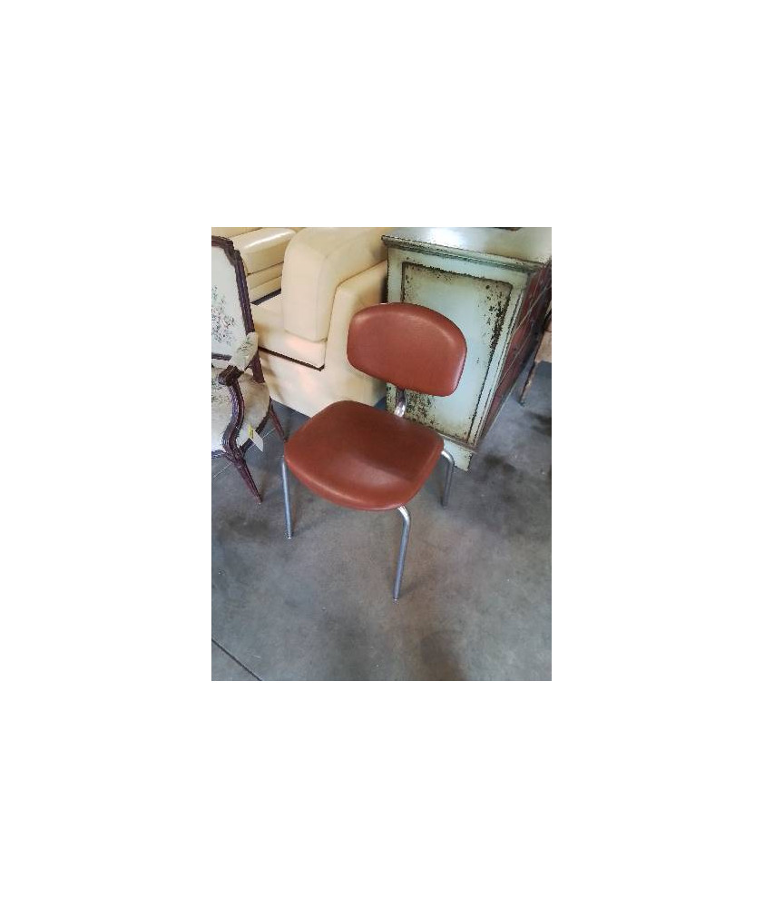 CHAISE PIÈTEMENT MÉTAL CHROMÉ ASSISE ET DOSSIER SKAÏ FAUVE STRAFOR ANNÉES 60 CHAISE PIÈTEMENT MÉTAL CHROMÉ ASSISE ET DOSSIER SKAÏ FAUVE STRAFOR ANNÉES 60