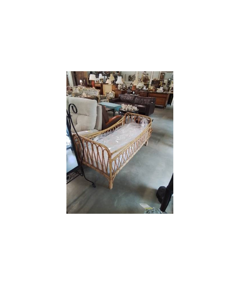 LIT BÉBÉ ROTIN ET VANNERIE ANNÉES 60 +MATELAS 60X140