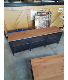 MEUBLE TV BAS MÉTAL GRILLAGÉ NOIR 3 PORTES DESSUS BOIS CLAIR 