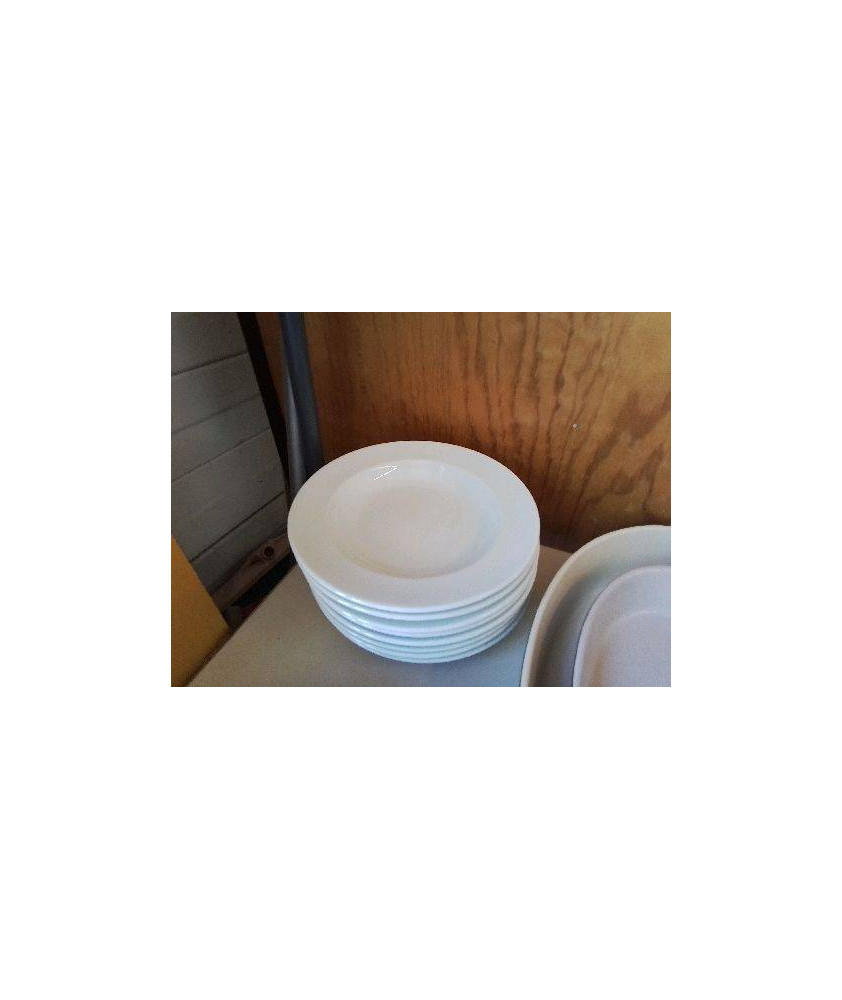 LOT DE 8 ASSIETTES BLANCHES 
