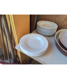 LOT DE 6 ASSIETTES BLANCHES 
