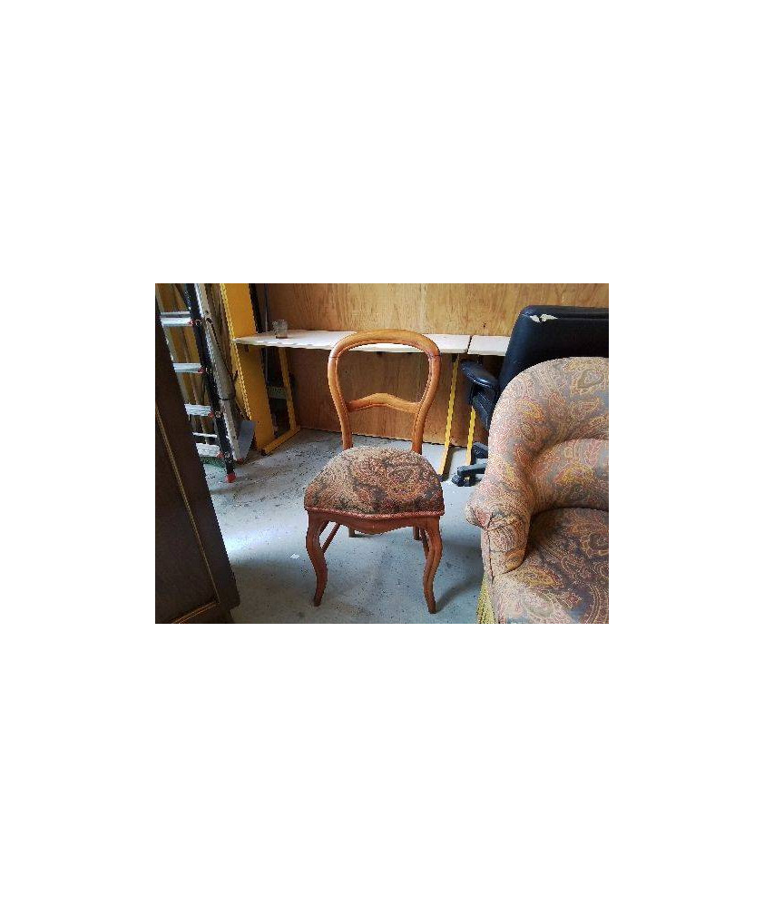CHAISE TAPISSÉE 