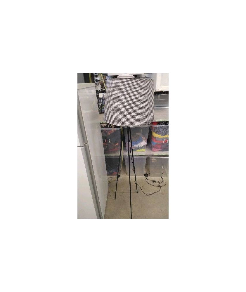 LUMINAIRE TREPIED