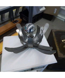 PLAFONNIER EN FER FORME FLEUR 
