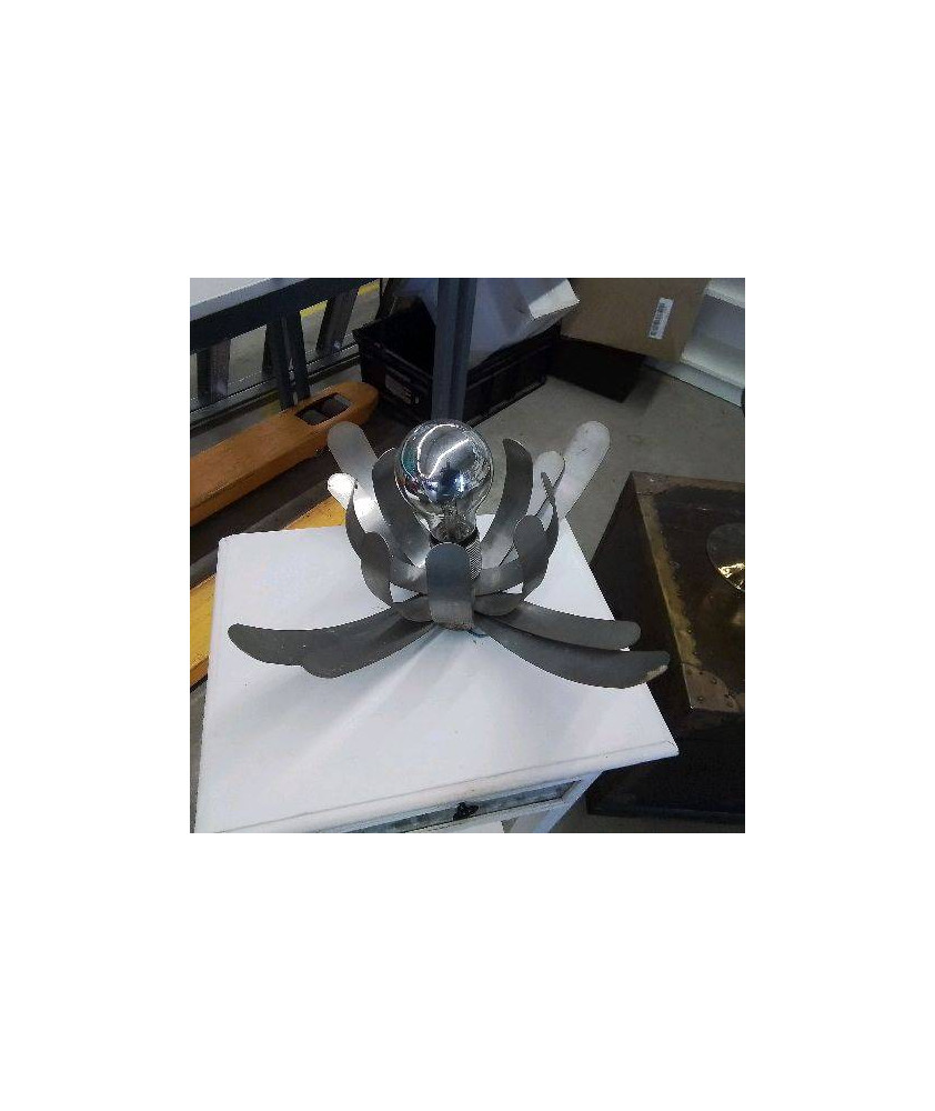 PLAFONNIER EN FER FORME FLEUR 