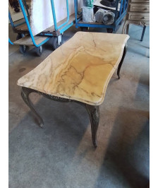 TABLE BASSE RECTANGULAIRE PIÈTEMENT LAITON PLATEAU MARBRE STYLE REGENCE