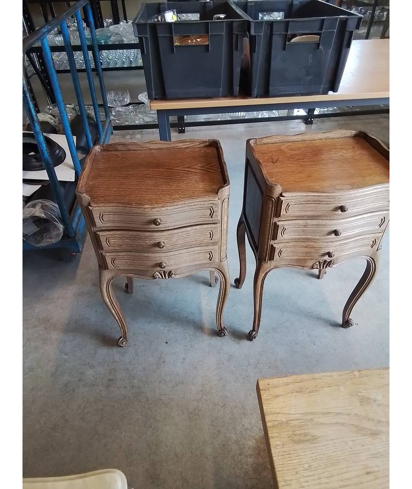 CHEVET 3 TIROIRS PIEDS CAMBRÉ STYLE RÉGENCE COQUILLE 