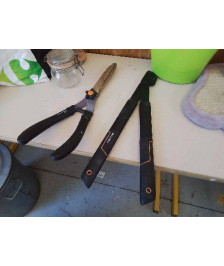 OUTILS DE JARDINAGE 