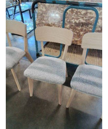 4 CHAISE BOIS CLAIR ASSISE CAPITONNÉ TISSU GRIS 