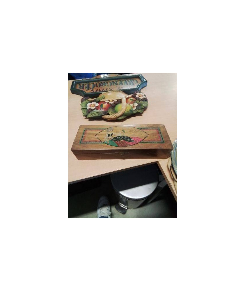 BOITE BOIS FEMME ASSISE 