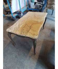 TABLE BASSE RECTANGULAIRE PIÈTEMENT LAITON PLATEAU MARBRE STYLE REGENCE