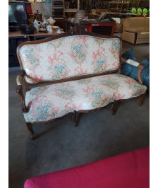 BANQUETTE 3 PLACES BOIS ASSISE ET DOSSIER CAPITONNÉ TISSU ECRU AUX FLEURS 