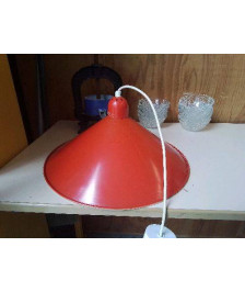 SUSPENSION EN TÔLE ROUGE 