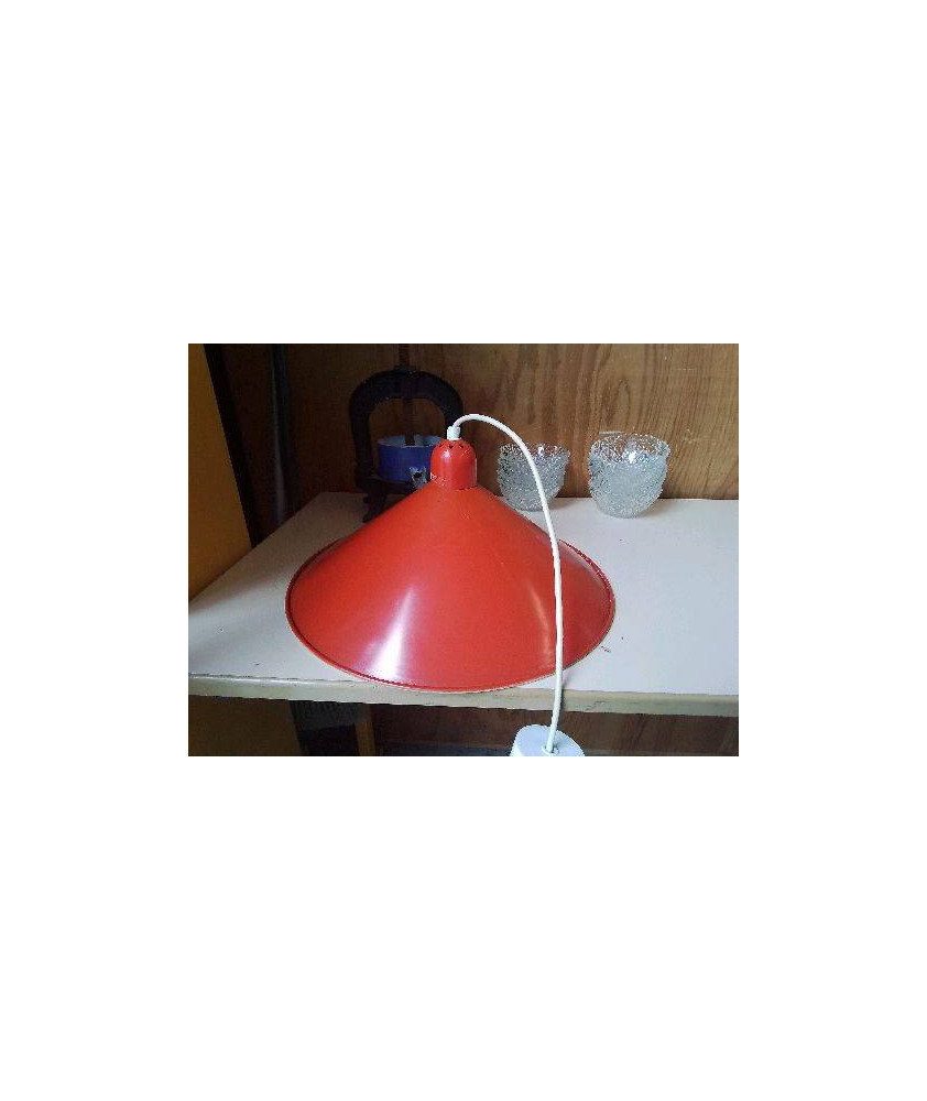 SUSPENSION EN TÔLE ROUGE 