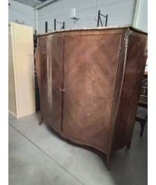 ARMOIRE LINGERE BOIS DE ROSE MARQUETÉ GARNITURES BRONZE 2 PORTES DESSUS MARBRE ROSE VEINÉ 