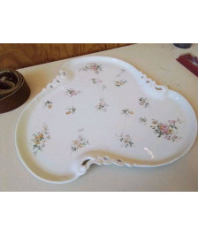 PLAT EN PORCELAINE 