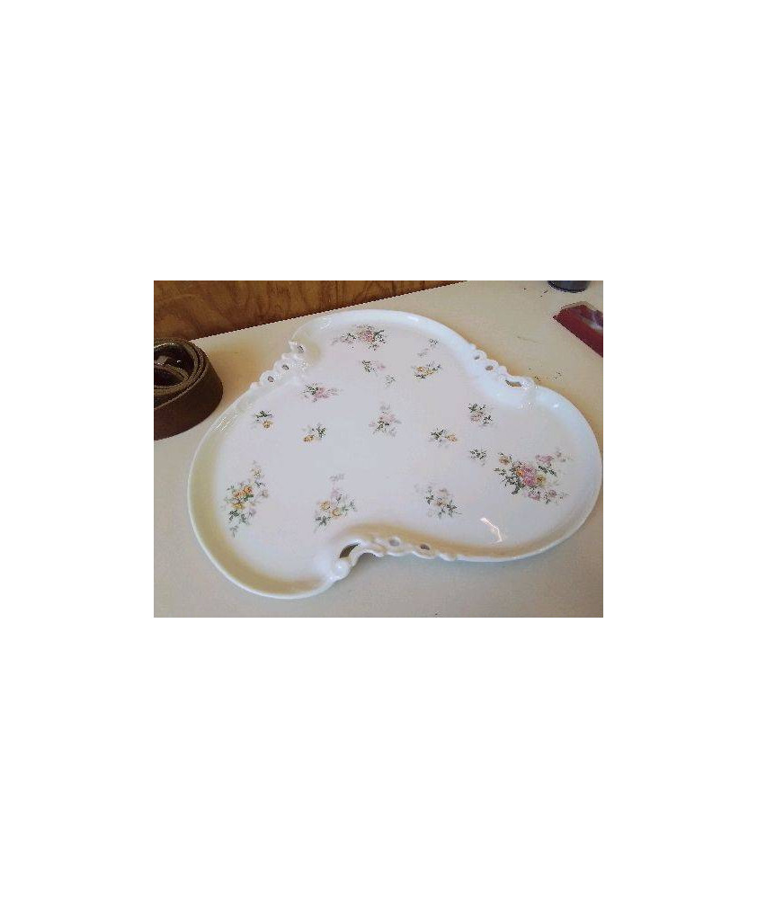 PLAT EN PORCELAINE 