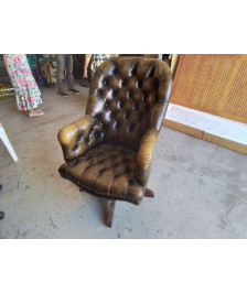 FAUTEUIL DE BUREAU EN CUIR STYLE CHESTERFIELD 