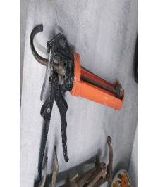 PISTOLET A MASTIC 