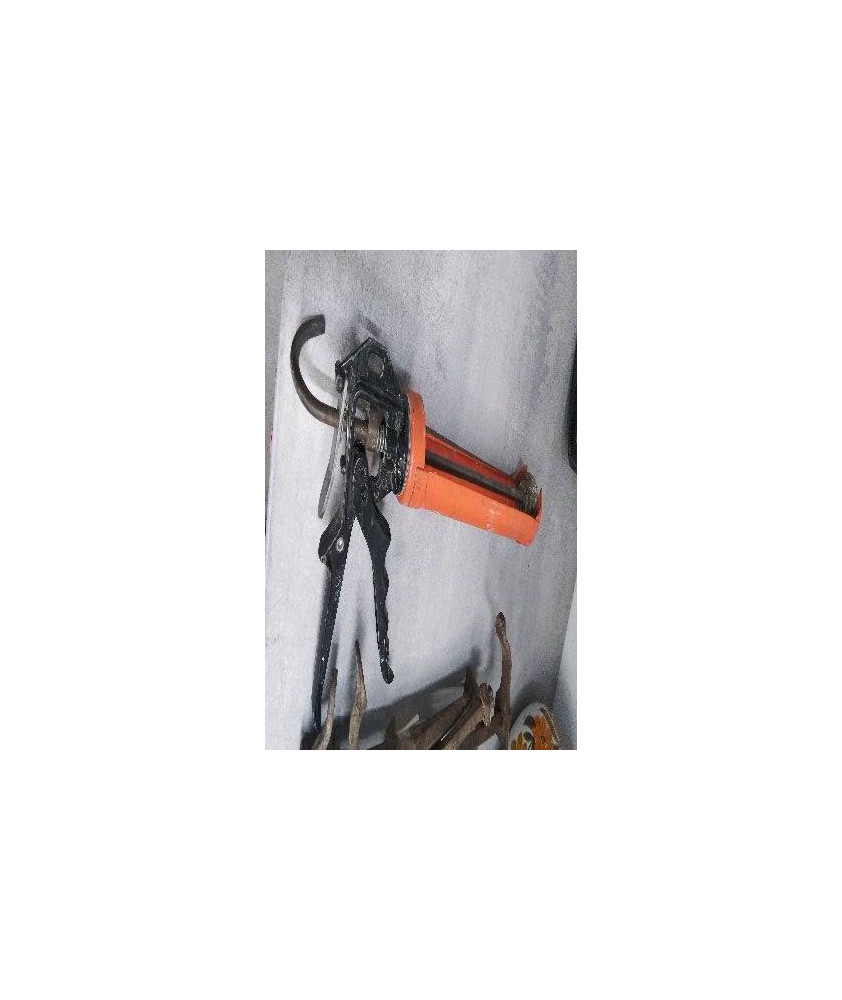 PISTOLET A MASTIC 