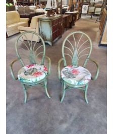 FAUTEUIL ROTIN VERT CINTRÉ ASSISE CAPITONNÉE TISSU ECRU AUX FEUILLES 