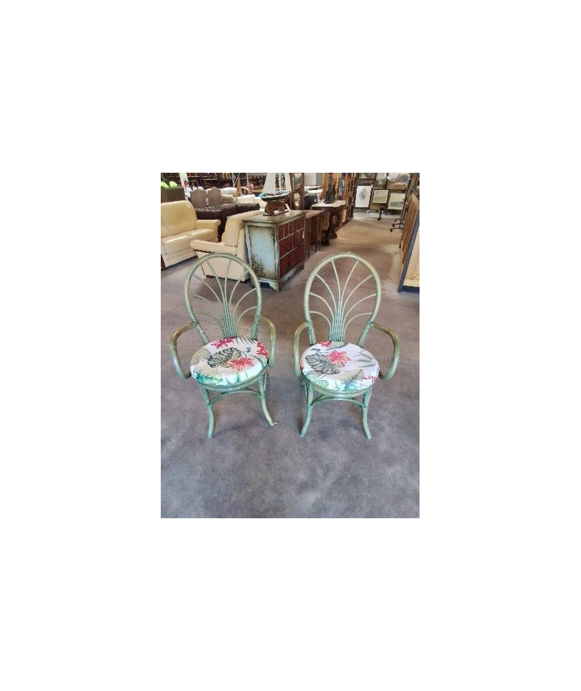 FAUTEUIL ROTIN VERT CINTRÉ ASSISE CAPITONNÉE TISSU ECRU AUX FEUILLES FAUTEUIL ROTIN VERT CINTRÉ ASSISE CAPITONNÉE TISSU ECRU AUX FEUILLES