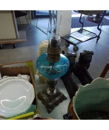 LAMPE A PETROLE BLEUE
