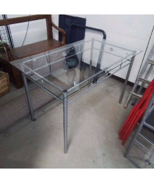 TABLE DE CUISINE DESSUS VERRE 