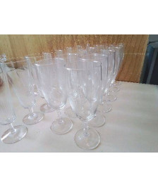 LOT DE 6 FLUTES A CHAMPAGNE 