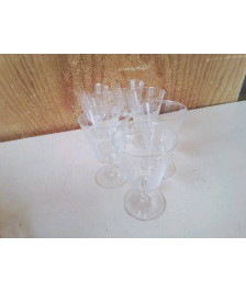 LOT DE 7 VERRES A VIN 