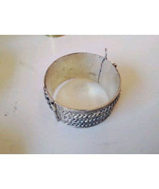BRACELET EN METAL ARGENTÉ 