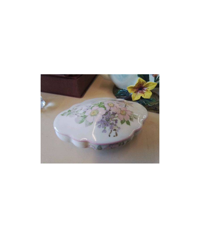 BOITE EN PORCELAINE 