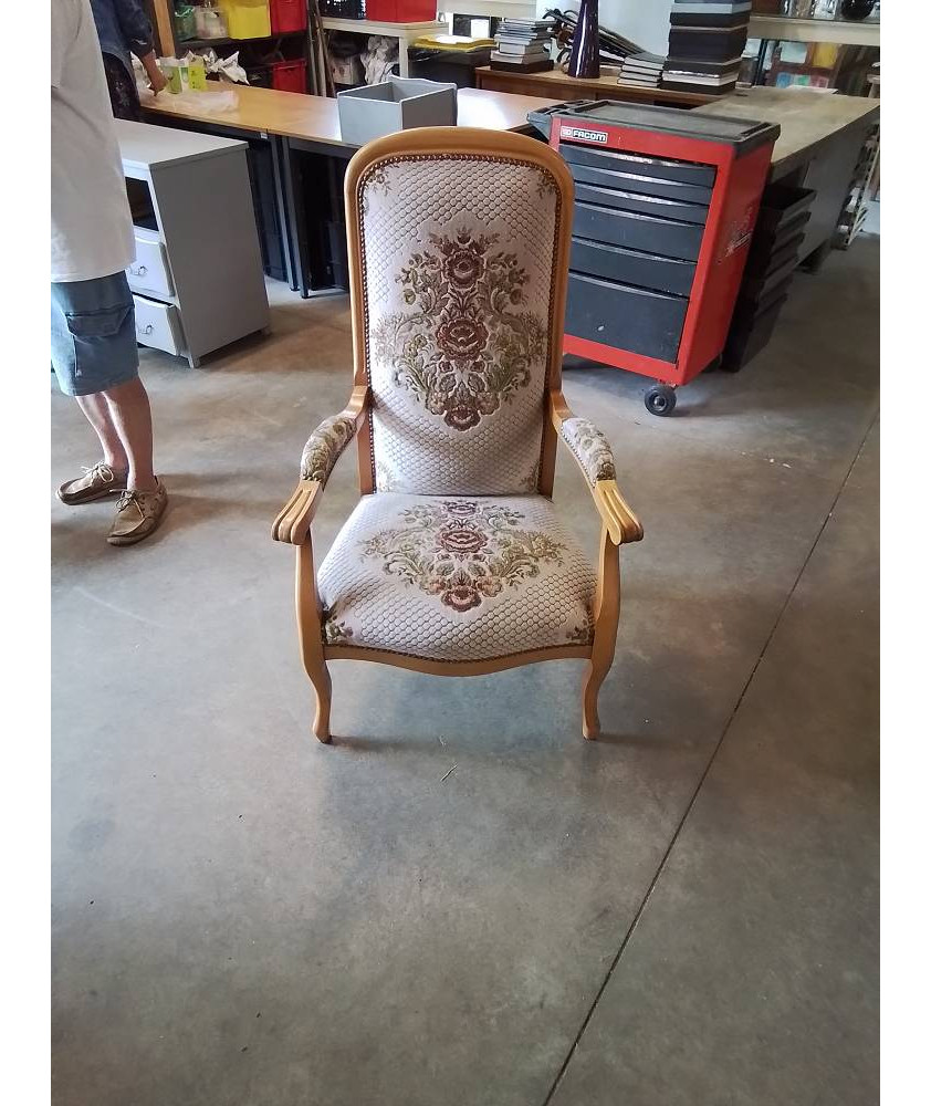 VOLTAIRE  TISSU BEIGE A FLEURS 