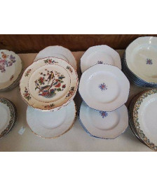 LOT  DE 6 PETITES ASSIETTES 